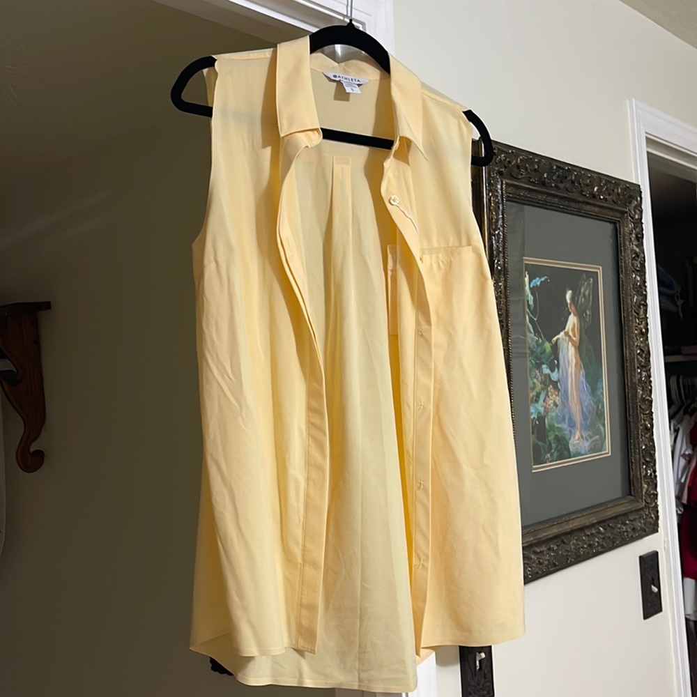 Athleta brand like new sleeveless top